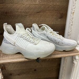 Steve Madden Maxima Rhinestone Sneakers – Size 8